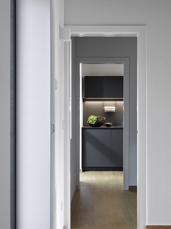 Cocina en paralelo, con comedor anexo
